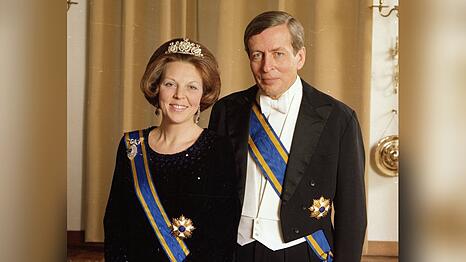 Prinz Claus und Beatrix waren mehr als 36 Jahre verheiratet - von ihrer Hochzeit 1966 bis zu seinem Tod im Jahr 2002.