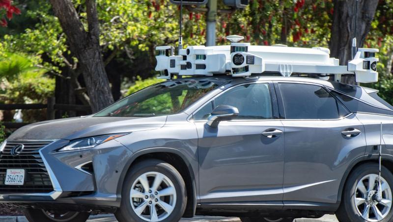 Ein Roboterwagen von Apple auf Probefahrt. Apple hat im Jahr 2019 die Testfahrten seiner Roboterwagen in Kalifornien drastisch reduziert. Ein Roboterwagen von Apple auf Probefahrt. Apple hat im Jahr 2019 die Testfahrten seiner Roboterwagen in Kalifornien drastisch reduziert.