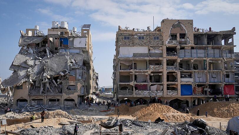 Die Hamas will in den Trümmern im Gazastreifen zwei weitere tote Geiseln geborgen haben. (Archivbild) Die Hamas will in den Trümmern im Gazastreifen zwei weitere tote Geiseln geborgen haben. (Archivbild)