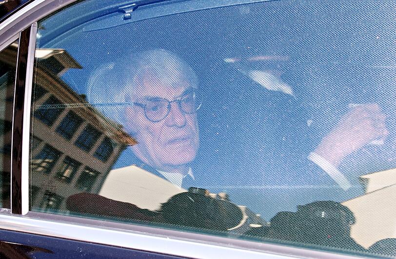 Ecclestone selbst kam in einer dunklen Limousine vor dem Münchner Landgericht an.