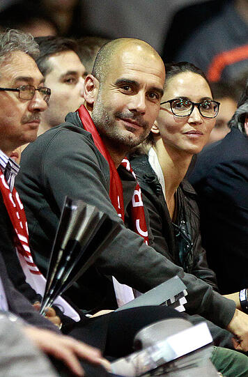 Am Mittwochabend waren Pep Guardiola und Uli Hoeneß zu Gast im Audi Dome. Verhindern konnten sie die Niederlage des FC Bayern aber nicht - gegen die Brose Baskets aus Bamberg liegen die Münchner nun 0:2 zurück.