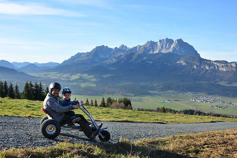 Mit der richtigen Ausrüstung ist die Bergwelt auch für Kinder ein traumhaftes Erlebnis.