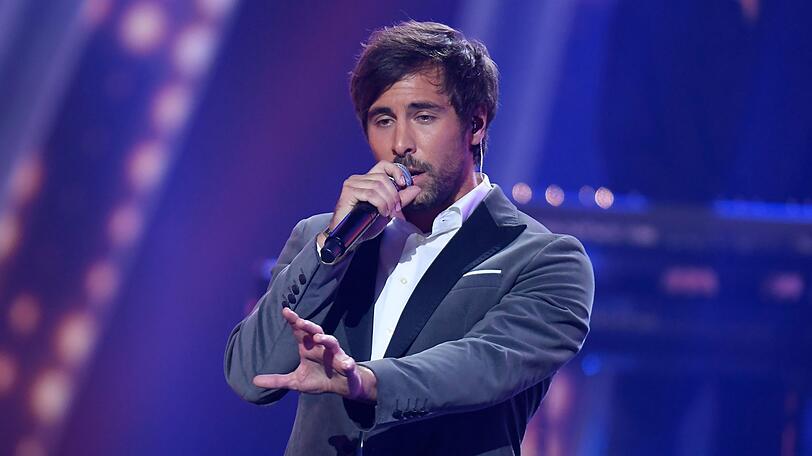 Max Giesinger hat bei einem Ständchen auf der Geburtstagsparty von Thomas Gottschalk einen Texthänger erlebt.