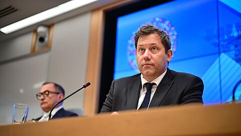 Finanzminister Klingbeil sieht massive Auswirkungen des Iran-Kriegs auf das Wachstum in Deutschand. Finanzminister Klingbeil sieht massive Auswirkungen des Iran-Kriegs auf das Wachstum in Deutschand.