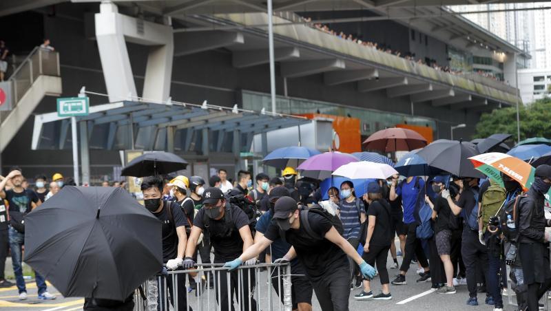 Erneut zogen Tausende Demonstranten aus Protest gegen die Regierung durch Hongkong. Erneut zogen Tausende Demonstranten aus Protest gegen die Regierung durch Hongkong.