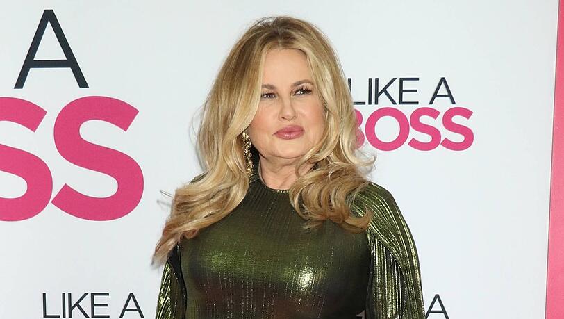 Auch Jennifer Coolidge liegt mal daneben: Der Kajal sitzt nicht richtig.