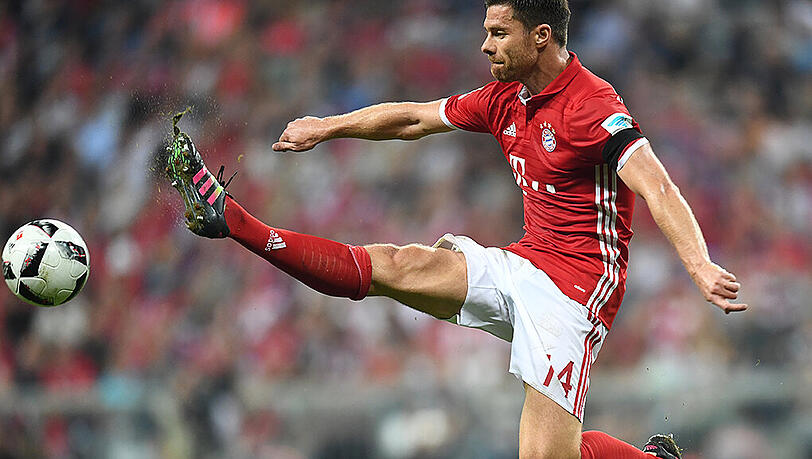 Bläst zum Gegenangriff: Xabi Alonso. Bläst zum Gegenangriff: Xabi Alonso.