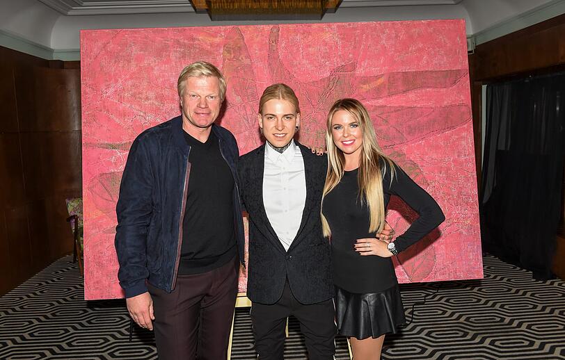 Oliver Kahn und Alexander Höller mit Moderatorin Carolin Henseler