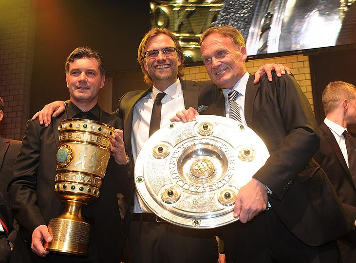 Jürgen Klopp gewinnt gleich sein erstes Finale - und darf sich über das Double 2012 freuen.