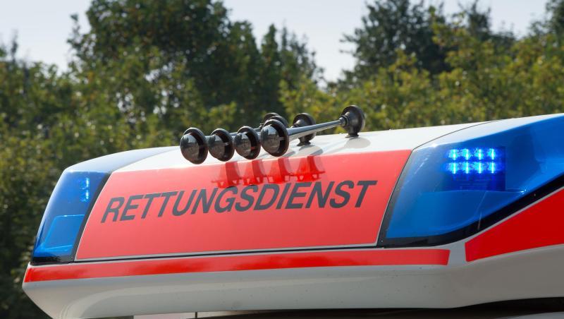 Ein Fahrzeug mit der Aufschrift "Rettungsdienst". Foto: Soeren Stache/Archivbild Ein Fahrzeug mit der Aufschrift "Rettungsdienst". Foto: Soeren Stache/Archivbild