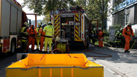 Die Feuerwehr am Einsatzort in Perlach.