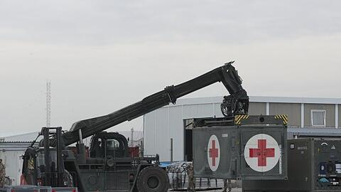 Die Bundeswehr hat mit der Rückverlegung von Material und Ausrüstung aus dem Einsatz in Afghanistan begonnen.