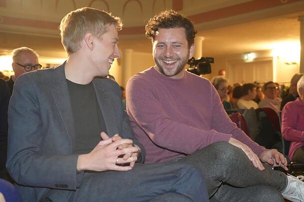 Dominik Krause und der Bundesvorsitzende der Grünen Felix Banaszak. Dominik Krause und der Bundesvorsitzende der Grünen Felix Banaszak.