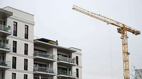 Wenig Wohnraum, hohe Mieten: Beim stockenden Wohnungsbau ist Besserung in Sicht (Archivbild)