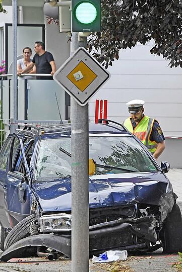 Die Bilder vom Unfall mit einem Toten in Eching (Landkreis Freising).