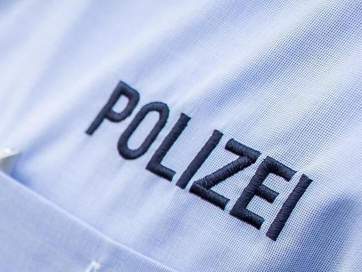 Die Polizei sucht die Autoknacker von Waffenbrunn. Symbolbild: Guido Kirchner