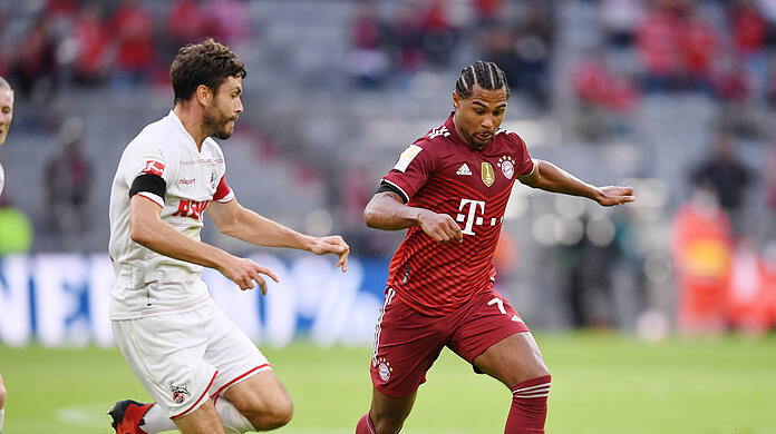 Das Hinspiel konnte der FC Bayern dank eines Doppelpacks von Serge Gnabry (r.) für sich entscheiden.