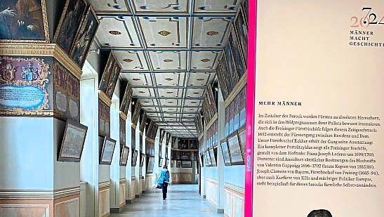 Der Fürstengang mit einer der pinken Ausstellungstafeln.