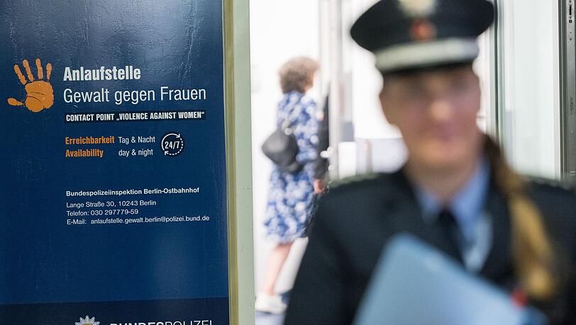 Bei der Anlaufstelle am Berliner Ostbahnhof sollen Frauen, die Opfer von Gewalt geworden sind, Beratung und Unterst&uuml;tzung erhalten k&ouml;nnen - in einer besonders vertrauenerweckenden Atmosph&auml;re. (Archivfoto)