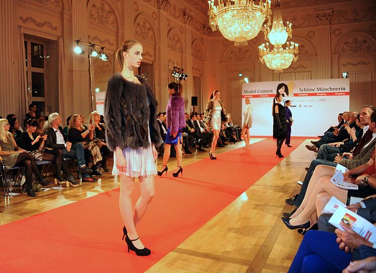 Der AZ-Modelcontest 2013 ist zu Ende. Die Siegerin heißt Marie Scherbinek &mdash; und die 17-Jährige kann ihr Glück immer noch nicht fassen. Wir zeigen die besten Bilder vom Finale in der Residenz.