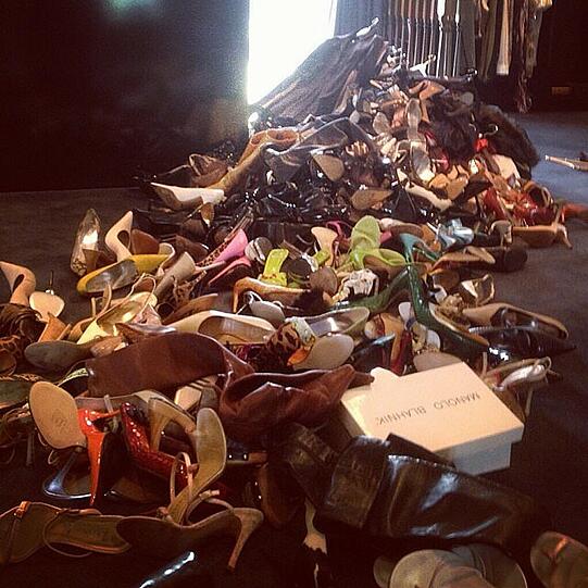 Victoria Beckham spendet diesen "Haufen" Schuhe für die Opfer des Taifun Haiyan - und postete ein Bild von ihrer guten Tat