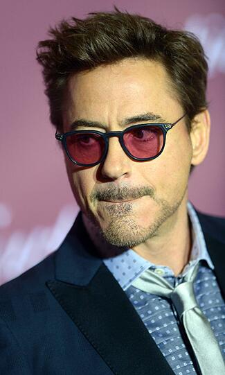 Robert Downey Jr .