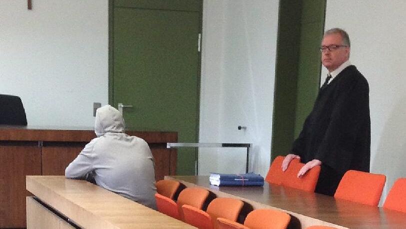Der Angeklagte mit seinem Anwalt Klaus Woryna. Der Angeklagte mit seinem Anwalt Klaus Woryna.