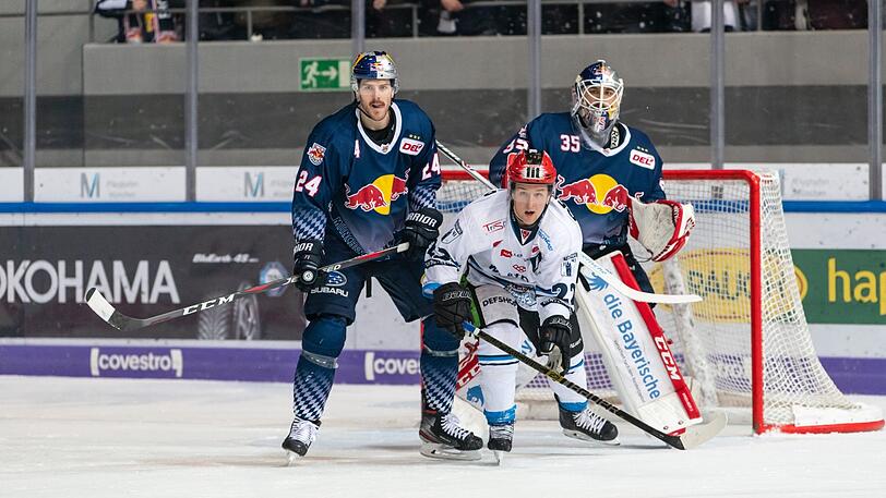 Der EHC München schlägt im Topspiel der DEL die Tigers aus Straubing.