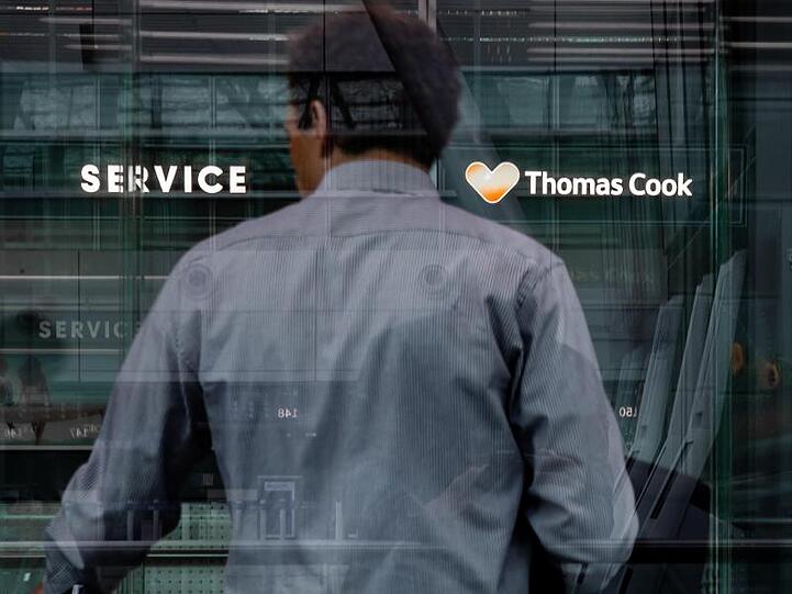 Nach der Pleite des britischen Mutterkonzerns kämpft die deutsche Thomas Cook ums Überleben.