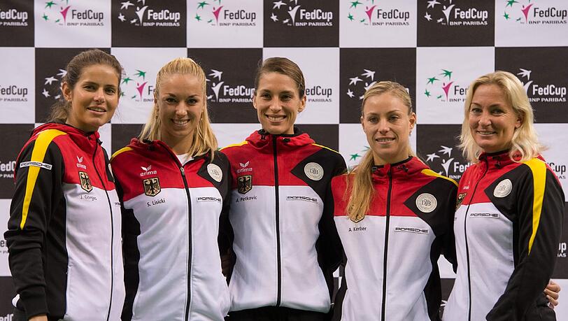 Das deutsche Damen-Tennisteam spielt in Stuttgart um den Einzug in das Fed Cup Halbfinale. Das deutsche Damen-Tennisteam spielt in Stuttgart um den Einzug in das Fed Cup Halbfinale.