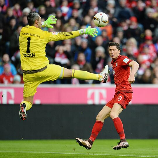 Robert Lewandowski, Note 3: Nachdem er zuvor einige Chancen liegen gelassen hatte, traf der Pole nach Boateng-Pass und einem Kurvenlauf um Keeper Özcan herum zum 1:0. Hätte anschließend weitere Treffer erzielen können.