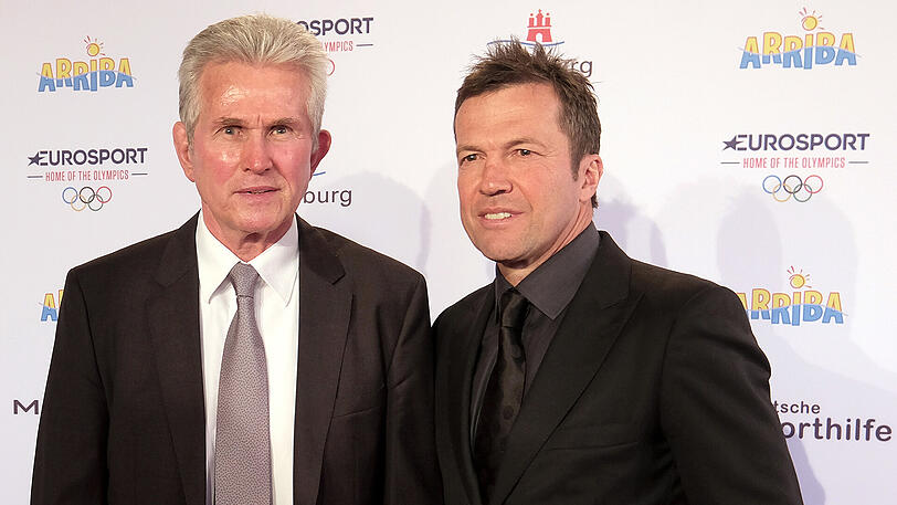 Jupp Heynckes (links) und Lothar Matthäus vor der Verleihung des deutschen Sportjournalistenpreises im April des Jahres in Hamburg.