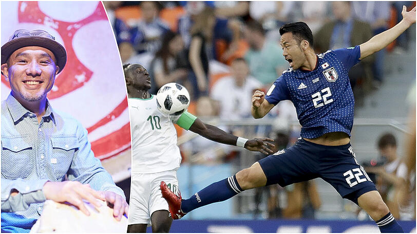 Fußball &ndash; oder Kampfsport? Japans Nationalspieler Maya Yoshida (r.) im Zweikampf mit Senegals Superstar Sadio Mané. Links: Masa Ogawa, Gründer der japanischen Kult-Trommler Yamato