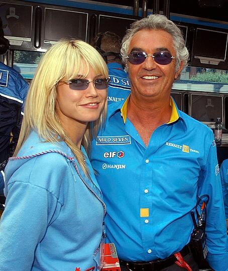 2003 wurde Heidi Klum schwanger von Flavio Briatore. Die beiden trennten sich noch vor der Geburt von Tochter Leni.