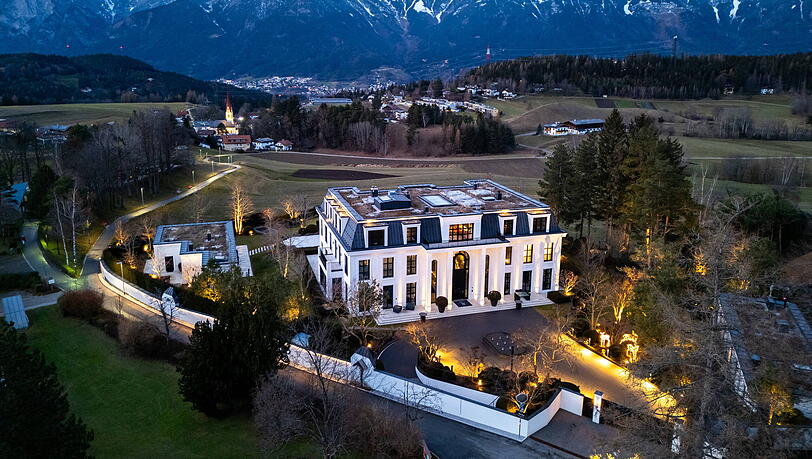 In dieser Protz-Villa bei Innsbruck wohnte der gefallene Immobilien-Unternehmer einst mit seiner Familie. In dieser Protz-Villa bei Innsbruck wohnte der gefallene Immobilien-Unternehmer einst mit seiner Familie.