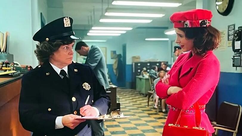 Wenne Alton Davis (links) und Rachel Brosnahan in "The Marvelous Mrs. Maisel". Wenne Alton Davis (links) und Rachel Brosnahan in "The Marvelous Mrs. Maisel".