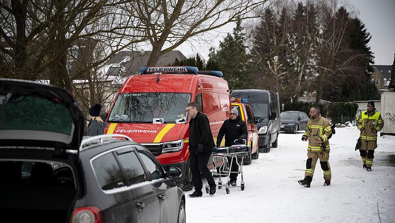 Bei der Suche nach einem Eisbader haben Einsatzkräfte nicht nur einen toten Mann gefunden, sondern auch eine Kamera. Bei der Suche nach einem Eisbader haben Einsatzkräfte nicht nur einen toten Mann gefunden, sondern auch eine Kamera.