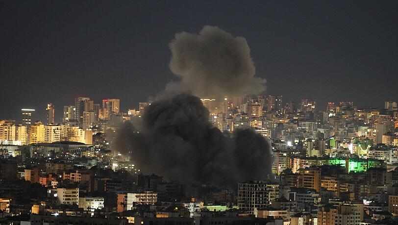 Die israelischen Streitkräfte greifen Ziele im Libanon an. Die israelischen Streitkräfte greifen Ziele im Libanon an.
