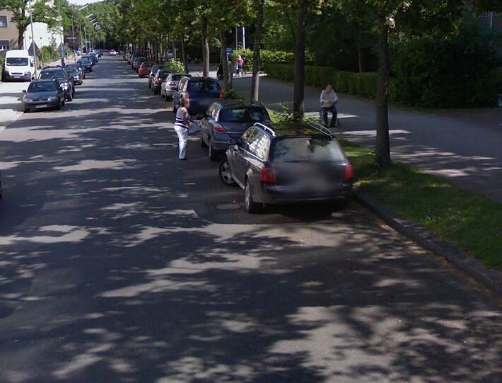 Ein breiter Fußweg verleitet viele Radler dazu auf selbigem zu fahren und nicht - wie an dieser Stelle vorgeschrieben - auf der Straße zu fahren.