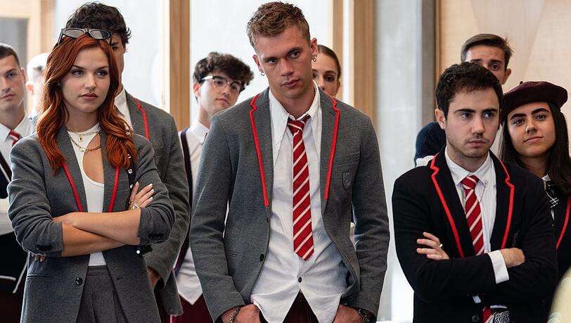 Mireia Balic als Chloe, Gleb Abrosimov als Eric, Ander Puig als Nico in "Élite".