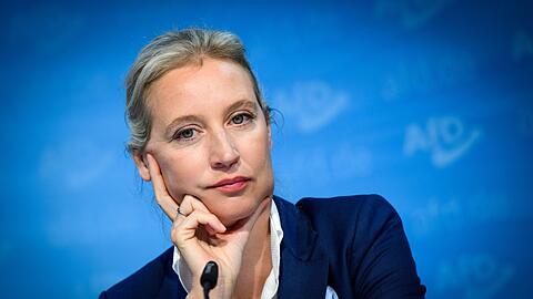 AfD-Chefin Alice Weidel freut sich zwar über den Stimmenzuwachs ihrer Partei bei der Landtagswahl in Brandenburg. Dass eine Regierungsbeteiligung dennoch für die AfD bisher in keinem Bundesland in Sicht ist - anders als für das BSW - sorgt in der AfD-Spitze allerdings nicht für gute Laune.