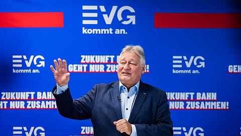 EVG-Chef Martin Burkert ist nicht erfreut über den geplanten Chefwechsel bei der DB InfraGo.
