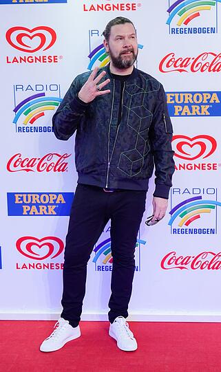 Musiker Rea Garvey kommt im Europa-Park zur Verleihung der Radio Regenbogen Awards.