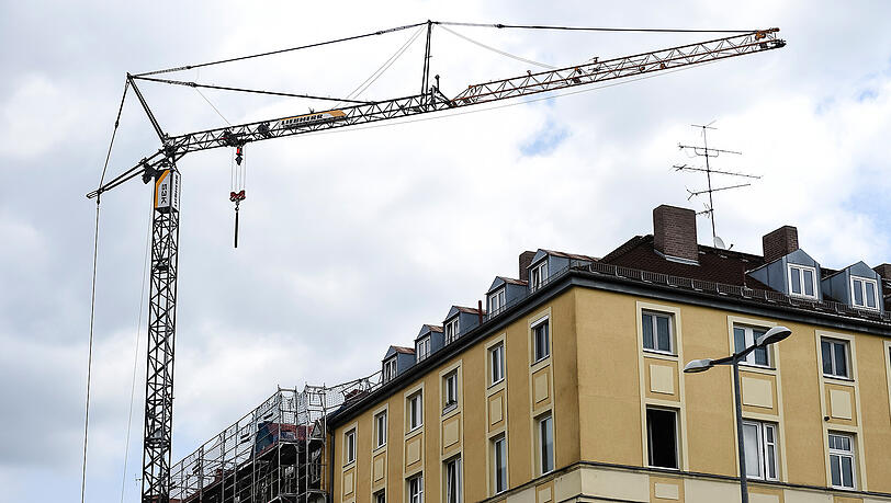 Der rasante Anstieg der Immobilienpreise in den gefragten Großstädten schwächt sich dennoch etwas ab. Der rasante Anstieg der Immobilienpreise in den gefragten Großstädten schwächt sich dennoch etwas ab.