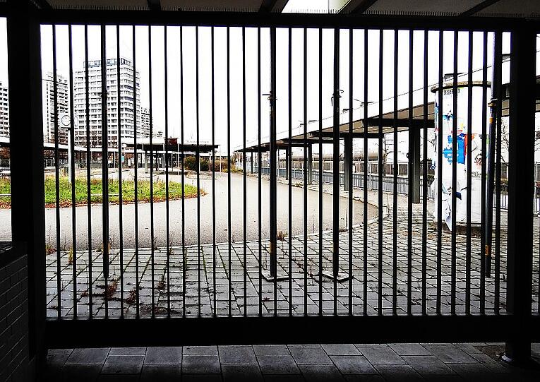 Der Busbahnhof im Olympiadorf ist ein Schandfleck, findet Anwohner Rainer Schoder...