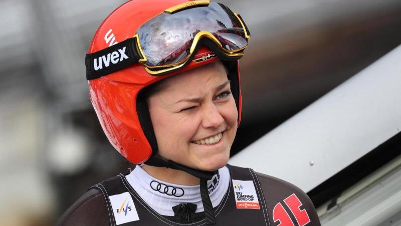 Carina Vogt bereitet sich auf einen Trainingssprung vor. Foto: Karl-Josef Hildenbrand/dpa/Archivbild Carina Vogt bereitet sich auf einen Trainingssprung vor. Foto: Karl-Josef Hildenbrand/dpa/Archivbild