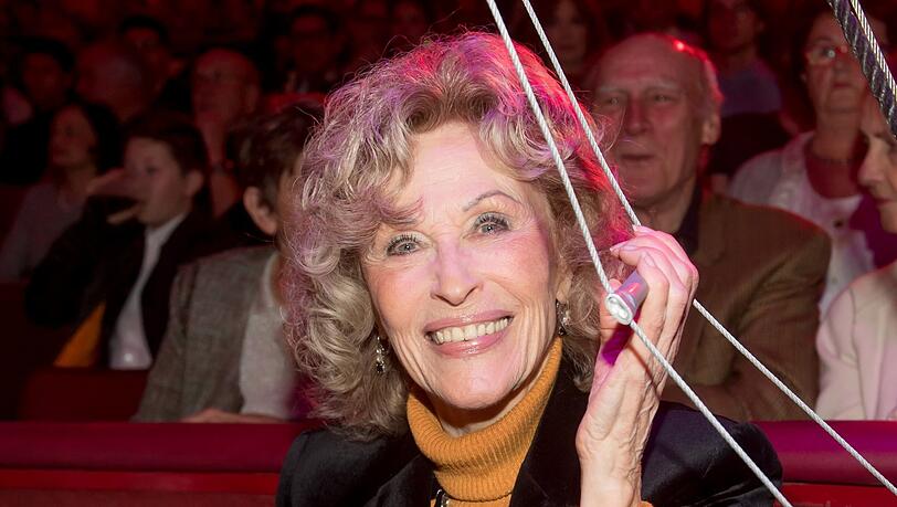 Die S&auml;ngerin Bibi Johns bei der Premiere des Winterprogramms im Circus Krone - Bayern ist ihre Wahlheimat.