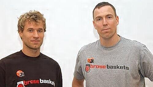 Er soll die Brose Baskets aus der Krise führen: Der slowakische Nationalspieler Anton Gavel (links, mit Trainer Chris Fleming). Er soll die Brose Baskets aus der Krise führen: Der slowakische Nationalspieler Anton Gavel (links, mit Trainer Chris Fleming).