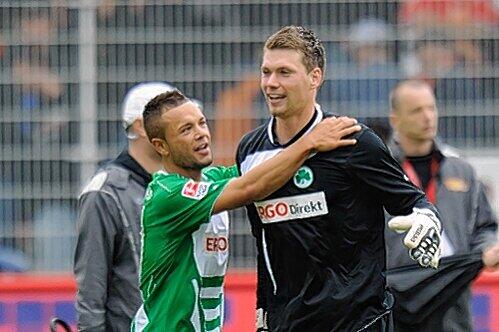 Die &bdquo;Gute-Laune-Onkels&ldquo; bei Greuther Fürth: Torwart Max Grün (r.) und Verteidiger Stephan Schröck versprechen Gastgeber Bochum am Samstag einen heißen Tanz.