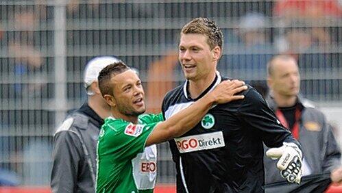 Die „Gute-Laune-Onkels“ bei Greuther Fürth: Torwart Max Grün (r.) und Verteidiger Stephan Schröck versprechen Gastgeber Bochum am Samstag einen heißen Tanz. Die „Gute-Laune-Onkels“ bei Greuther Fürth: Torwart Max Grün (r.) und Verteidiger Stephan Schröck versprechen Gastgeber Bochum am Samstag einen heißen Tanz.